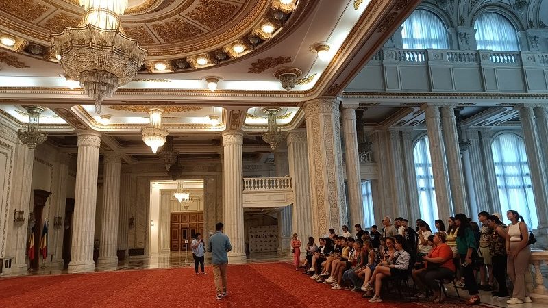 Copiii din Horești ( Republica Moldova ) au vizitat astăzi Palatul Parlamentului si Muzeul Naţional de Istorie Naturală „Grigore Antipa”